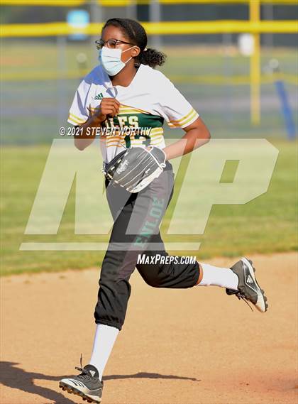 Thumbnail 2 in Enloe @ Southeast Raleigh photogallery.