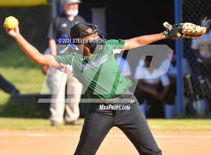 Thumbnail 1 in Enloe @ Southeast Raleigh photogallery.