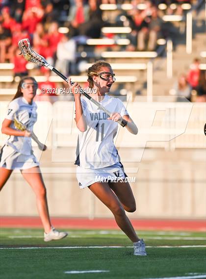Thumbnail 3 in Valor Christian vs. Regis Jesuit (CHSAA 5A Semi-Final) photogallery.