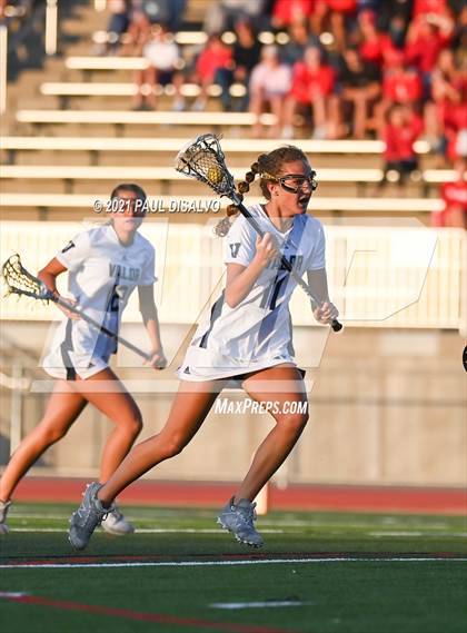 Thumbnail 2 in Valor Christian vs. Regis Jesuit (CHSAA 5A Semi-Final) photogallery.
