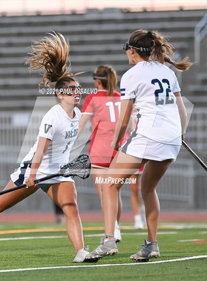 Thumbnail 3 in Valor Christian vs. Regis Jesuit (CHSAA 5A Semi-Final) photogallery.
