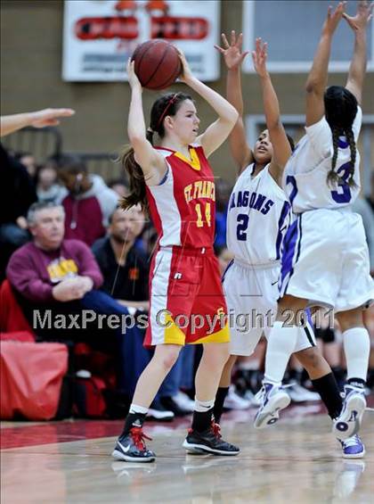 Thumbnail 1 in St. Francis vs. Sacramento (Common Good Classic) photogallery.