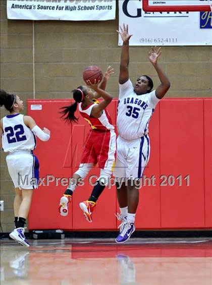 Thumbnail 2 in St. Francis vs. Sacramento (Common Good Classic) photogallery.