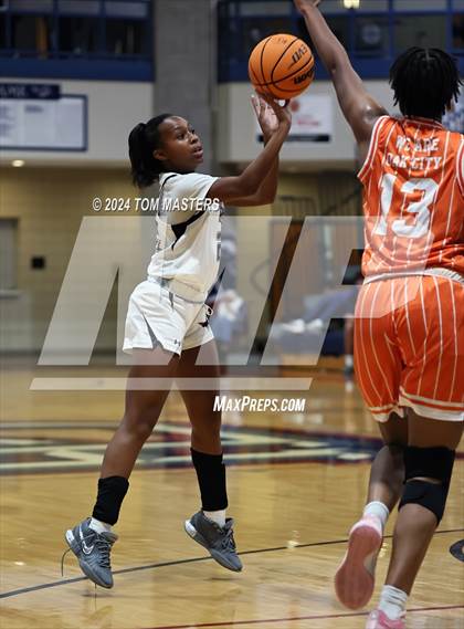 Thumbnail 1 in Oak City Prep @ Providence Day photogallery.