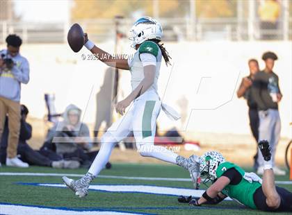 Thumbnail 2 in DeSoto @ Southlake Carroll (UIL 6A D2 Football Semifinal) photogallery.