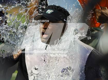 Thumbnail 3 in DeSoto @ Southlake Carroll (UIL 6A D2 Football Semifinal) photogallery.