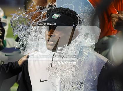 Thumbnail 2 in DeSoto @ Southlake Carroll (UIL 6A D2 Football Semifinal) photogallery.