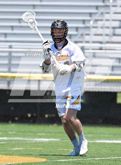 Thumbnail 1 in Masuk @ Daniel Hand (CIAC Class M Quarterfinal) photogallery.
