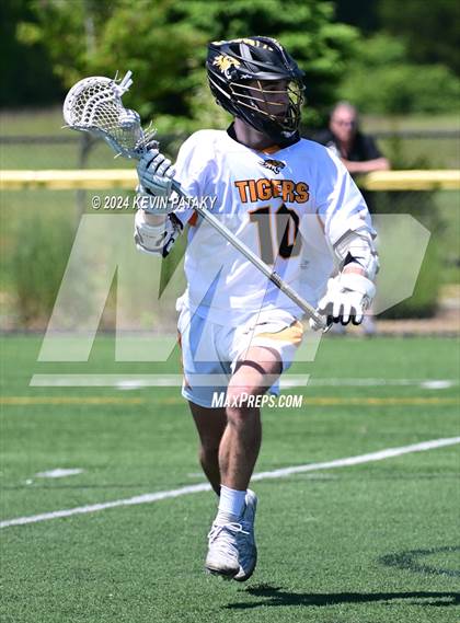 Thumbnail 1 in Masuk @ Daniel Hand (CIAC Class M Quarterfinal) photogallery.