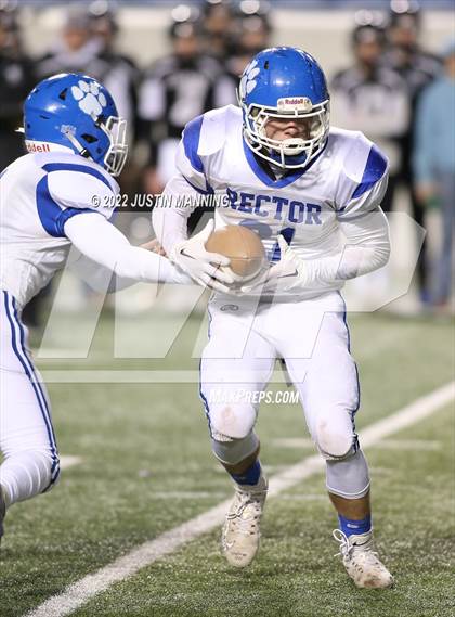 Thumbnail 3 in Izard County vs. Rector (AAA 8 Man Final) photogallery.