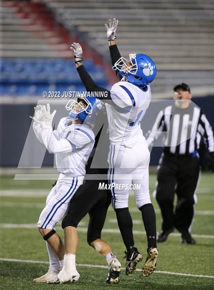 Thumbnail 2 in Izard County vs. Rector (AAA 8 Man Final) photogallery.