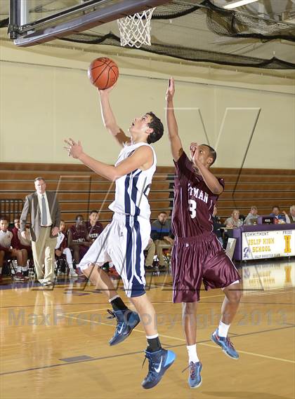 Thumbnail 3 in Bayport-Blue Point vs Walt Whitman (Islip Holiday Tournament Final) photogallery.