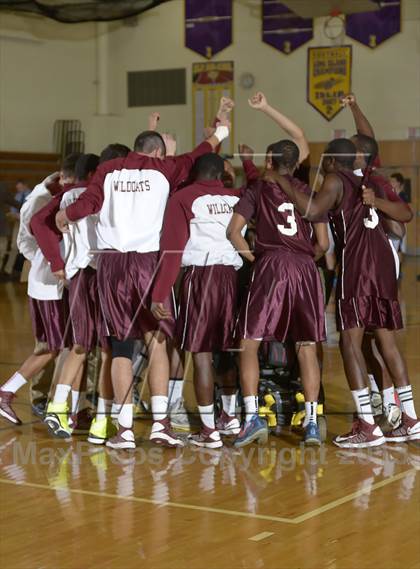 Thumbnail 1 in Bayport-Blue Point vs Walt Whitman (Islip Holiday Tournament Final) photogallery.