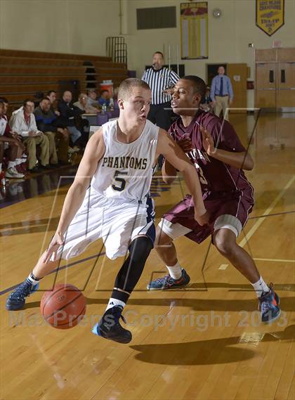 Thumbnail 3 in Bayport-Blue Point vs Walt Whitman (Islip Holiday Tournament Final) photogallery.