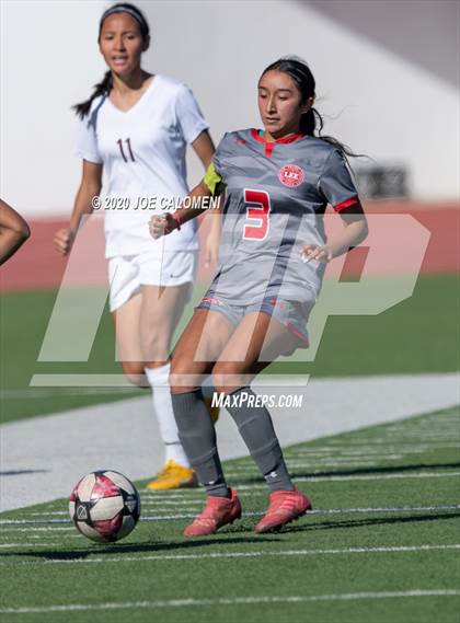 Thumbnail 3 in Lee [Robert E.] vs Harlandale (SAISD Tournament) photogallery.