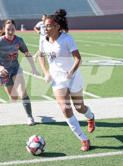 Thumbnail 1 in Lee [Robert E.] vs Harlandale (SAISD Tournament) photogallery.