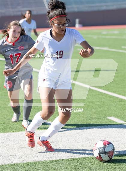 Thumbnail 2 in Lee [Robert E.] vs Harlandale (SAISD Tournament) photogallery.