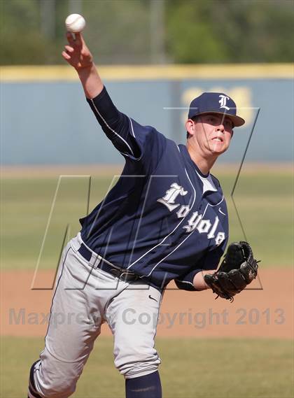 Thumbnail 1 in Loyola @ Crespi photogallery.