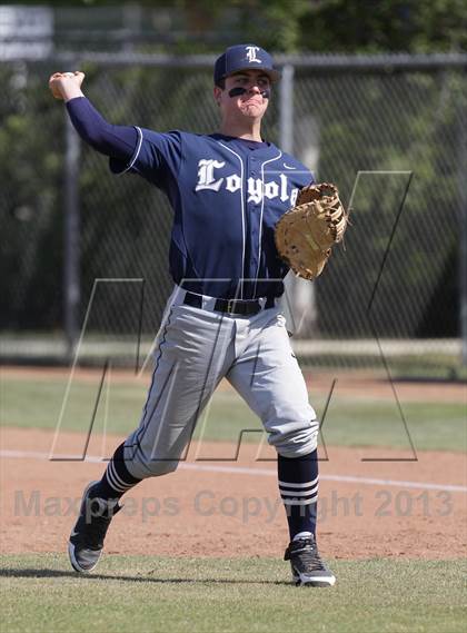 Thumbnail 2 in Loyola @ Crespi photogallery.
