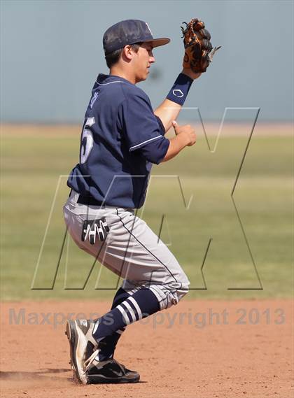 Thumbnail 3 in Loyola @ Crespi photogallery.