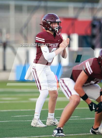 Thumbnail 1 in FR: Del Valle @ Dripping Springs photogallery.