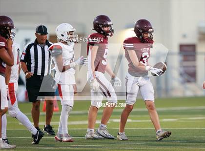 Thumbnail 2 in FR: Del Valle @ Dripping Springs photogallery.