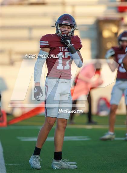 Thumbnail 2 in FR: Del Valle @ Dripping Springs photogallery.