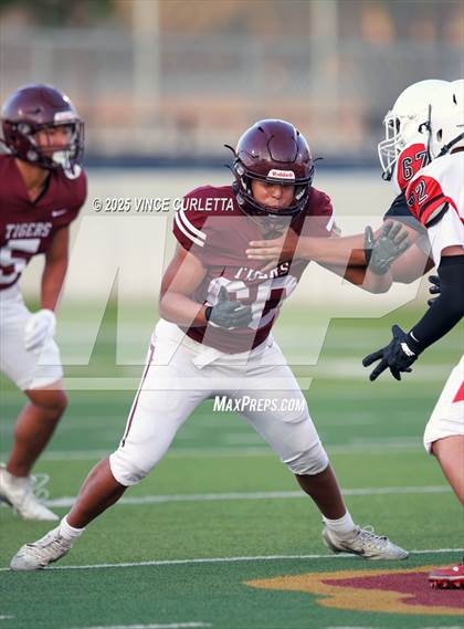 Thumbnail 1 in FR: Del Valle @ Dripping Springs photogallery.