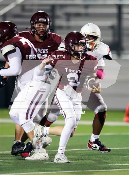 Thumbnail 1 in FR: Del Valle @ Dripping Springs photogallery.