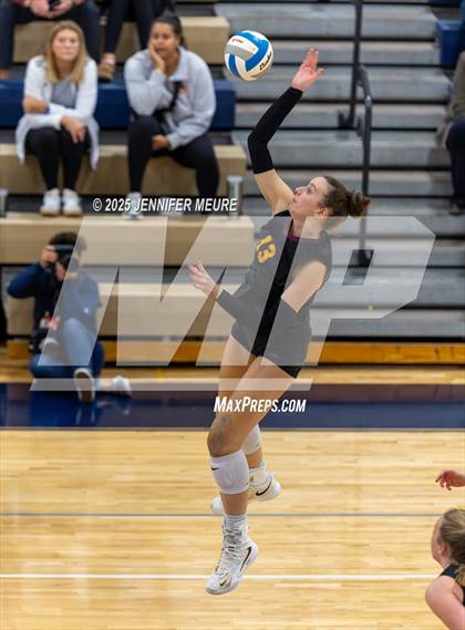 Thumbnail 1 in South Lyon vs Mercy (MHSAA Division 1 Regional Final) photogallery.