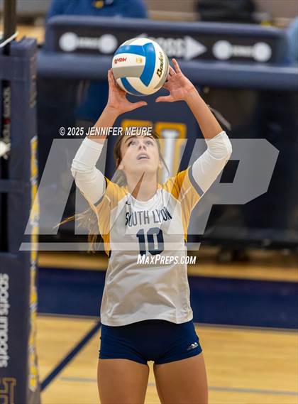 Thumbnail 3 in South Lyon vs Mercy (MHSAA Division 1 Regional Final) photogallery.