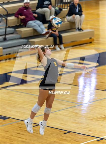 Thumbnail 2 in South Lyon vs Mercy (MHSAA Division 1 Regional Final) photogallery.