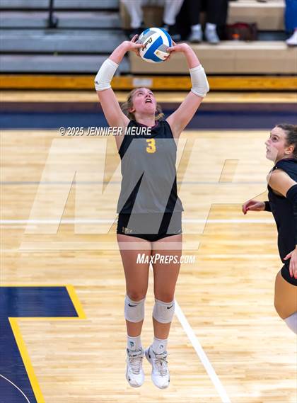 Thumbnail 3 in South Lyon vs Mercy (MHSAA Division 1 Regional Final) photogallery.