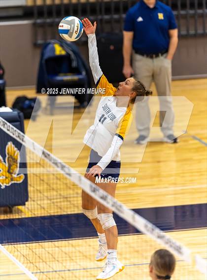 Thumbnail 2 in South Lyon vs Mercy (MHSAA Division 1 Regional Final) photogallery.