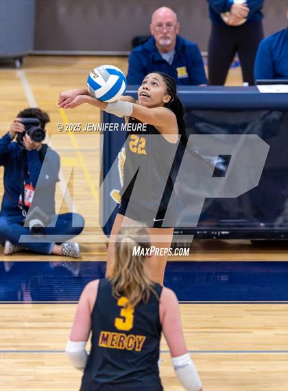 Thumbnail 3 in South Lyon vs Mercy (MHSAA Division 1 Regional Final) photogallery.