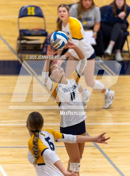 Thumbnail 2 in South Lyon vs Mercy (MHSAA Division 1 Regional Final) photogallery.
