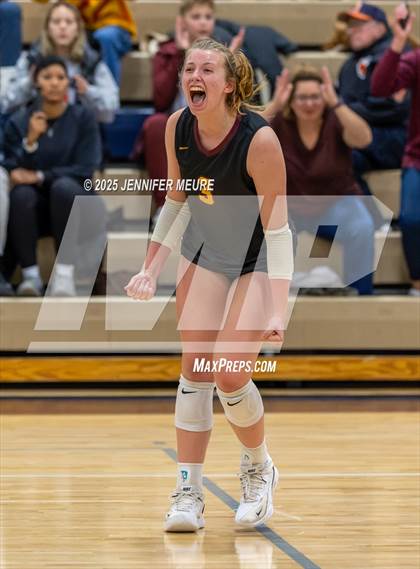 Thumbnail 3 in South Lyon vs Mercy (MHSAA Division 1 Regional Final) photogallery.