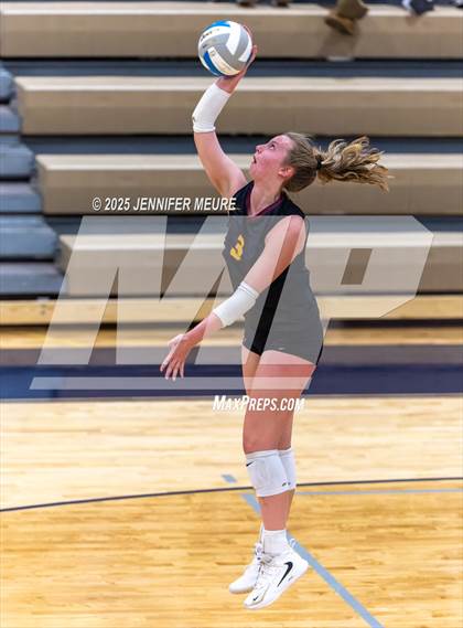 Thumbnail 2 in South Lyon vs Mercy (MHSAA Division 1 Regional Final) photogallery.