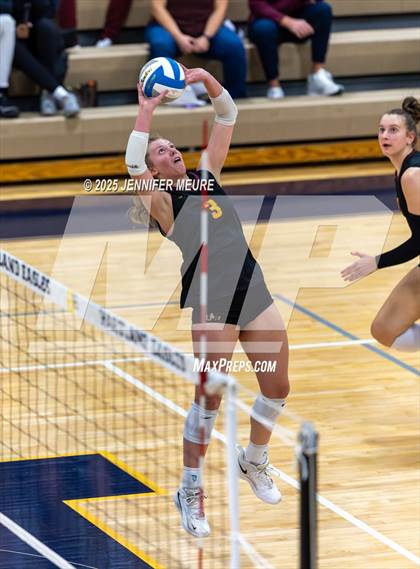 Thumbnail 3 in South Lyon vs Mercy (MHSAA Division 1 Regional Final) photogallery.