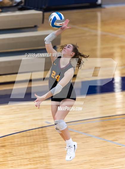 Thumbnail 1 in South Lyon vs Mercy (MHSAA Division 1 Regional Final) photogallery.