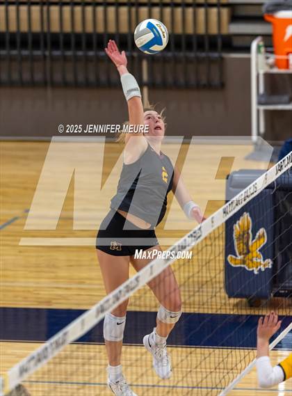 Thumbnail 2 in South Lyon vs Mercy (MHSAA Division 1 Regional Final) photogallery.
