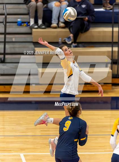 Thumbnail 3 in South Lyon vs Mercy (MHSAA Division 1 Regional Final) photogallery.
