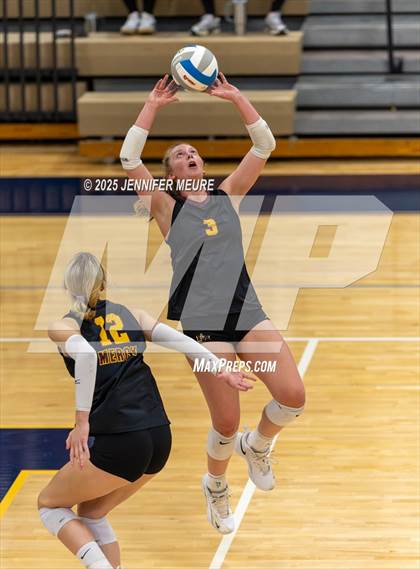 Thumbnail 1 in South Lyon vs Mercy (MHSAA Division 1 Regional Final) photogallery.
