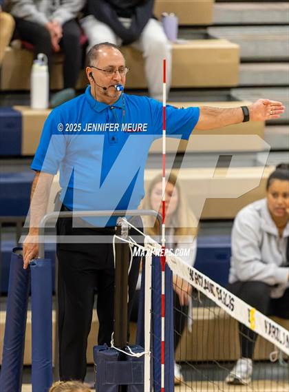 Thumbnail 2 in South Lyon vs Mercy (MHSAA Division 1 Regional Final) photogallery.