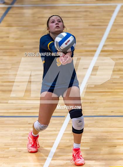 Thumbnail 2 in South Lyon vs Mercy (MHSAA Division 1 Regional Final) photogallery.