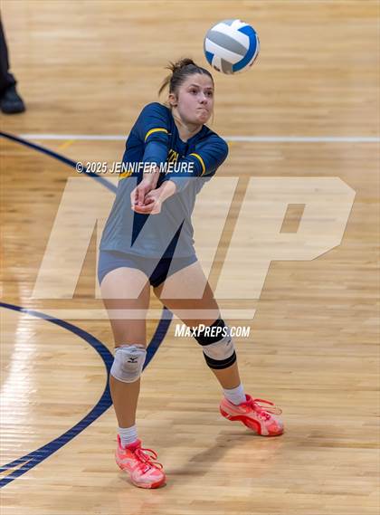 Thumbnail 3 in South Lyon vs Mercy (MHSAA Division 1 Regional Final) photogallery.