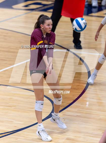 Thumbnail 3 in South Lyon vs Mercy (MHSAA Division 1 Regional Final) photogallery.