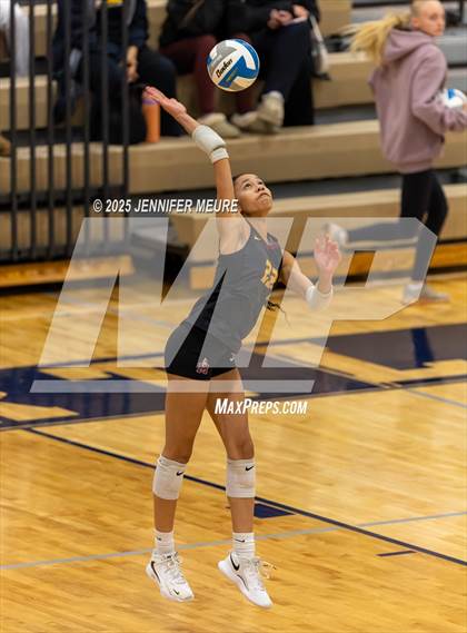 Thumbnail 1 in South Lyon vs Mercy (MHSAA Division 1 Regional Final) photogallery.