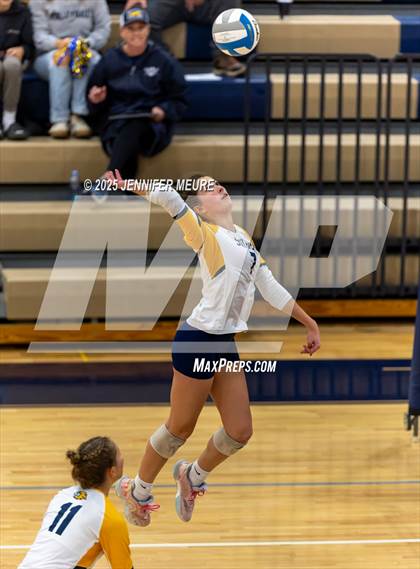 Thumbnail 2 in South Lyon vs Mercy (MHSAA Division 1 Regional Final) photogallery.