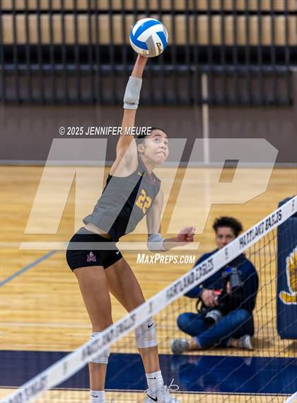 Thumbnail 2 in South Lyon vs Mercy (MHSAA Division 1 Regional Final) photogallery.